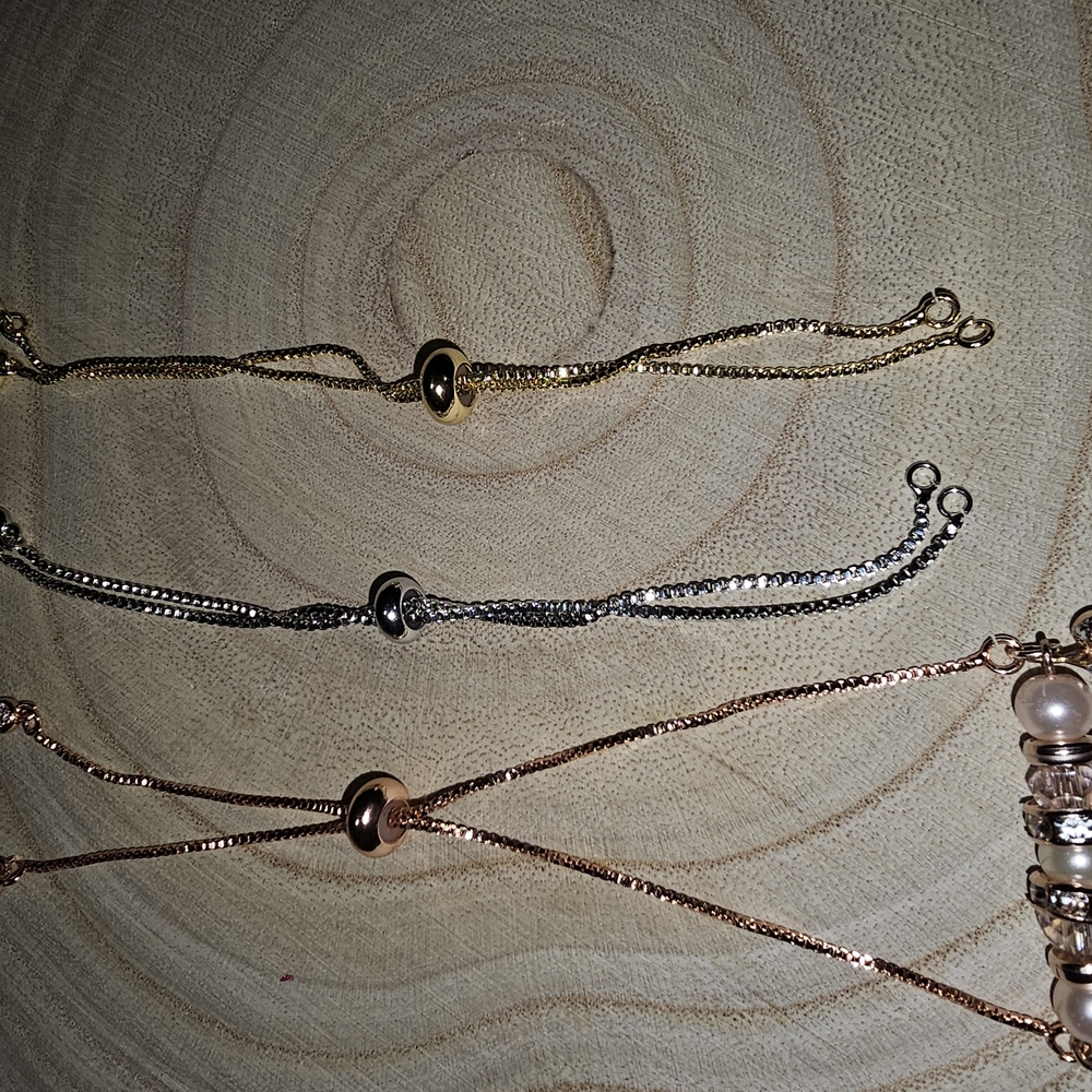 Elegant Rose Gold Bracelet with Pearls - Picture 5 of 5